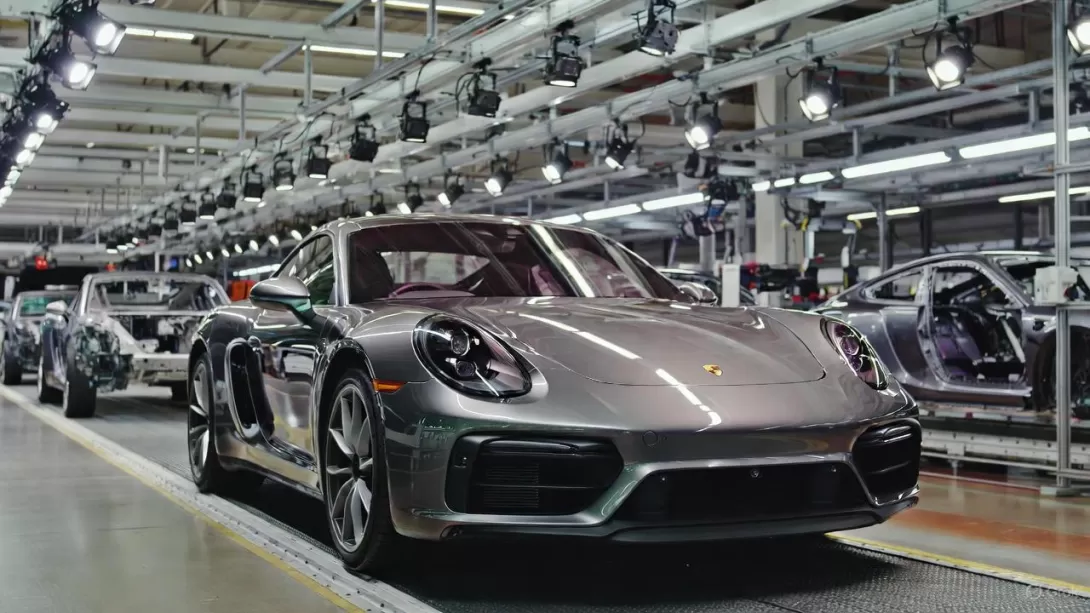 Porsche включила сокращение руководящих должностей в новую стратегию